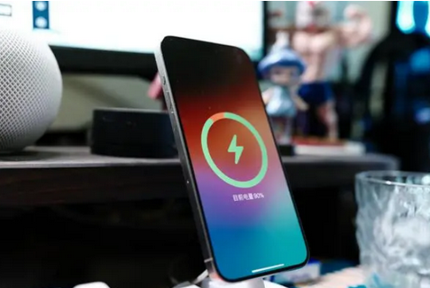 河东区街道苹果15换屏服务分享用什么充电器给iPhone15充电更好 